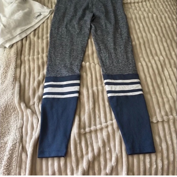 Bombshell Sportswear - Picture 4 of 5